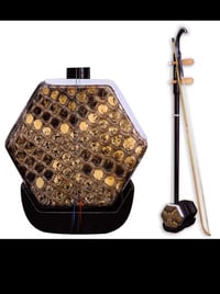 أله عزف صيني مع محتوياته سعر 35 الف  للحجز اتصال 07725007288