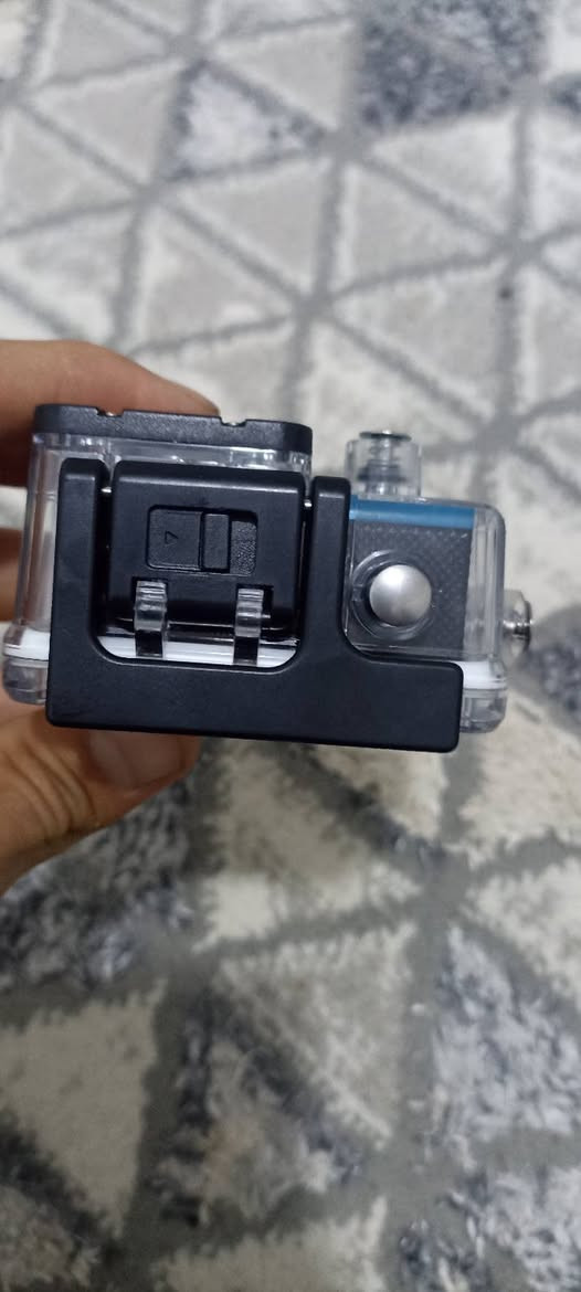 سلام عليكم
كامرا تصوير كوبرو 

تنشد بل خوذه وللسيارات

التصوير 4K

ملحقاتها موجوده كامله

***********
