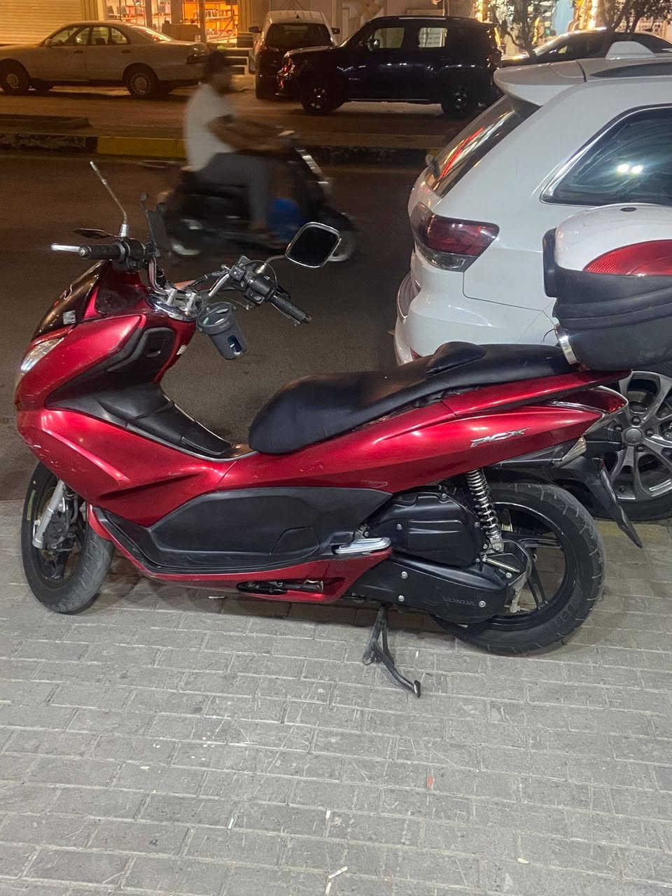 دراجه pcx للبيع نضافه شوف عينكم برغي ما مفتوح بيها سعر 12 ورقه وبيها مجال
العنوان البصره ( عشار )
رقم الهاتف ***********
رقم ثاني ***********
