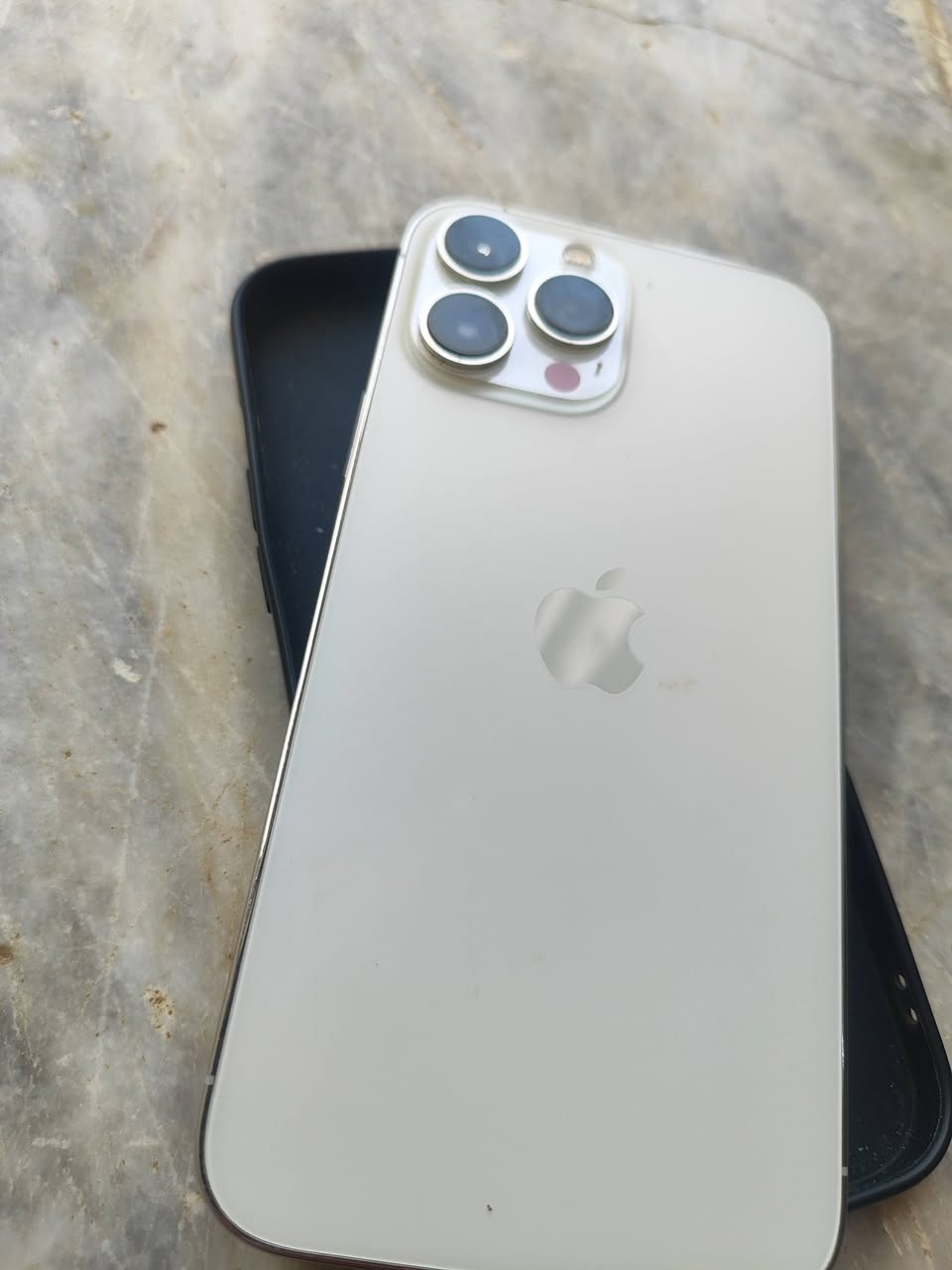 للبيع iPhone 13 Pro Max 📱
السعة 256GB
اللون: (ابيض)

• صحة البطارية 84%
• Face ID شغال طبيعي 👍
• الجهاز شغال ممتاز وأقصى قدرة للأداء
• بيه كسر خفيف بالشاشة يم الكامرة الأمامية وما يأثر على الاستخدام أو الفيس آيدي
• نسخة iOS 26.3.1
•

السعر: 550$ قابل للنقاش البسيط 🔥
الجهاز نظيف والاستعمال شخصي


**إذا كنت صاحب هذا الإعلان وتريد حذفه لأي سبب، رجاءا أرسل رسالة إلى الدعم الفني**
