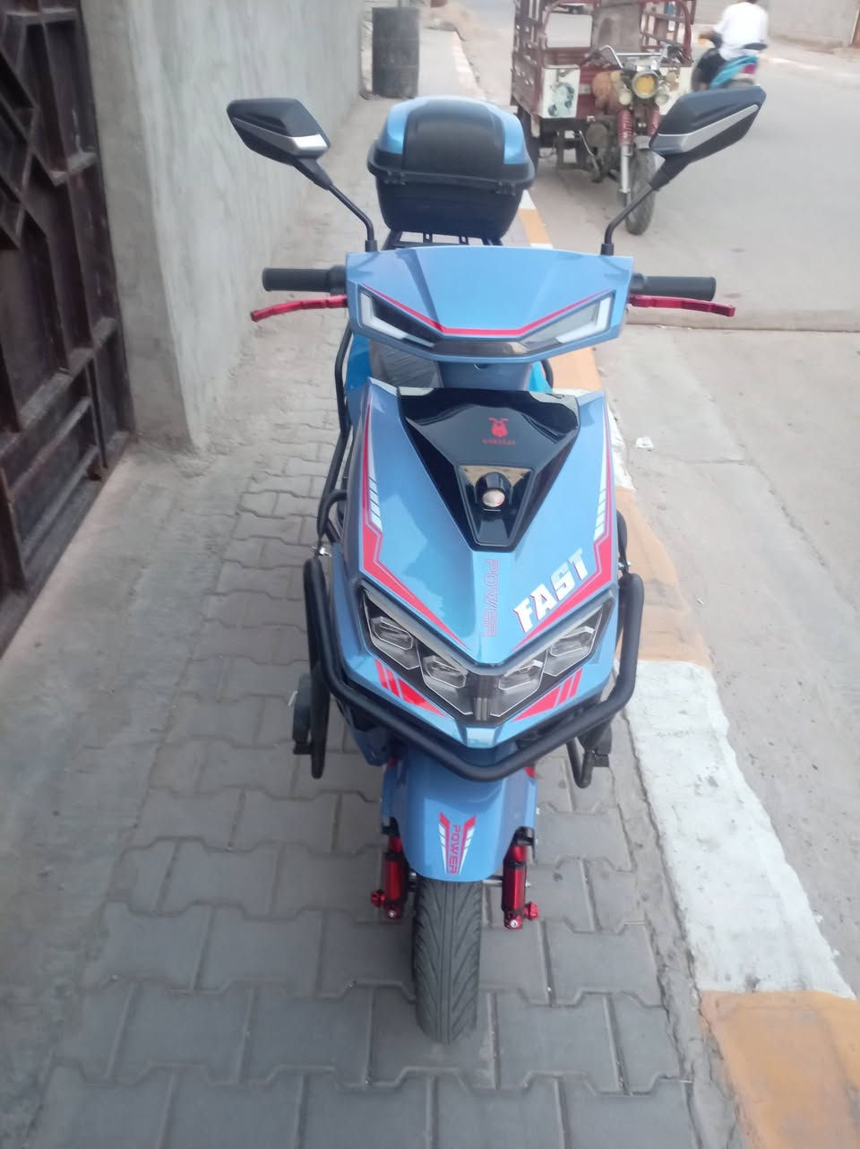 سكنس حمر بعده جديد ماماشي زيرو 
بطاريات عل فحص مراوس او بيع السعر 800 وبي مجال***********

