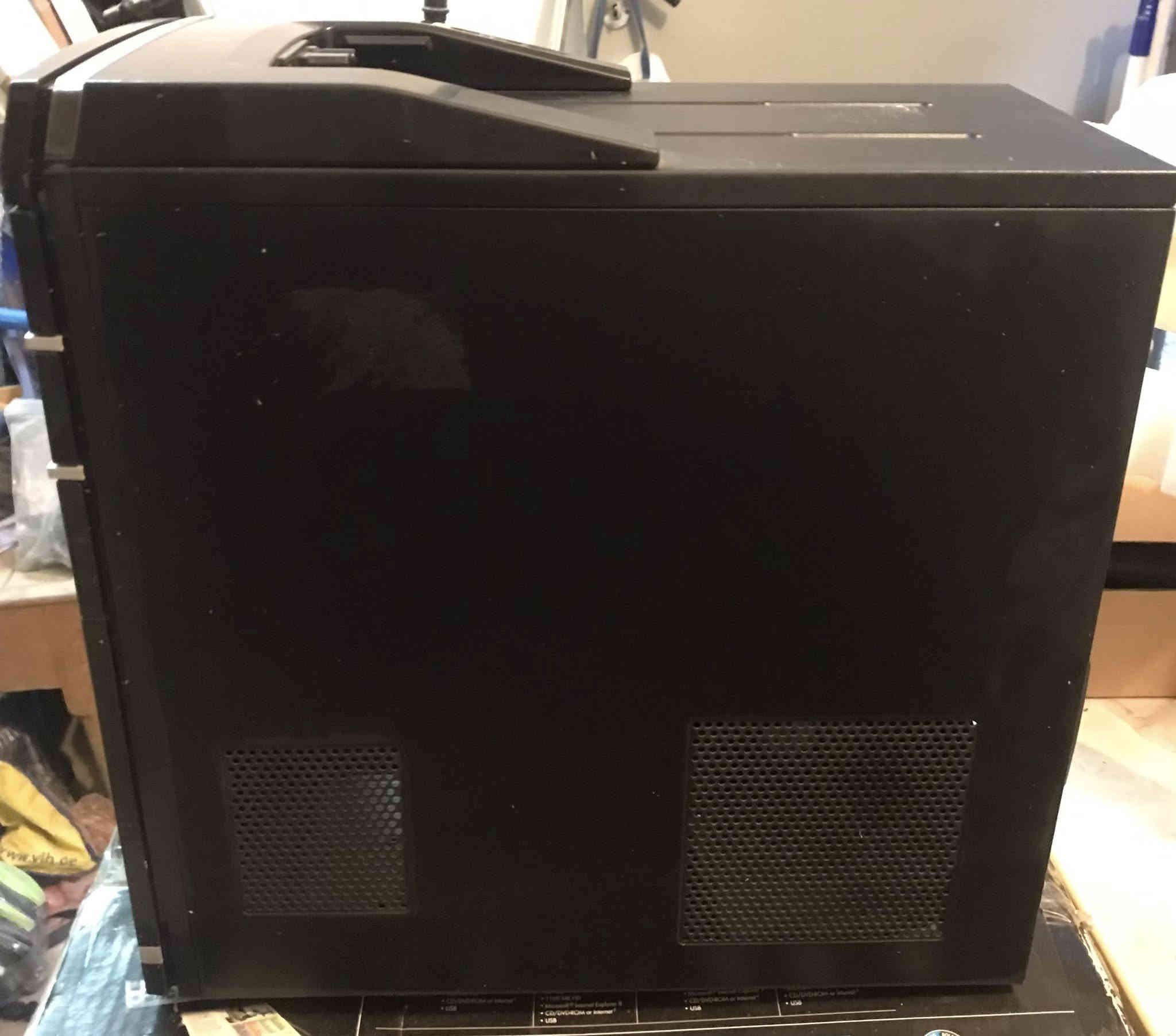 السلام عليكم جميعاً
من بعد اذن اصحاب الگروب المحترمون ؛
اعرض للبيع جهازي الكمبيوتر الشخصي ( دسك توب) من شركة ميديون( Medion MT14) الماني الصنع  Multimedia Pc Akoya P4370 …
مع قرص ( Windows) من شركة مايكروسوفت الاصلي ( غير مستنسخ) مع قرص تعريف اجزاء الهارد وير..
الجهاز مستعمل وبالباكيت الاصلي مع كيبورد بلوتوث ..
الجهاز برام 3GB/ DDR  (وبدون الهارد دسك ( القرص الصلب ) وبدون مشغل الاقراص ( سي دي پلير) ..
الجهاز احترافي لاصحاب الصوتيات والمرئيات…
الجهاز مجهز للهارد دسك الربط الخارجي
ومجهز لقراءة كافة انواع الكارتات ( SD, MicSD, …..وغيرها)
 4 مخارج USB ..
كارت شاشة متطور…
باقي المواصفات موضحة بالصور..
نظام البيع فحم وذلك لعدم استخدام الجهاز منذ خمس سنوات ….
مكان الجهاز: بابل / حله
يوجد توصيل لكافة محافظات العراق وبالسعر المعتاد لدى شركات الشحن والتوصيل…
سعر الجهاز 100 الف دينار عراقي
☎️ ***********
