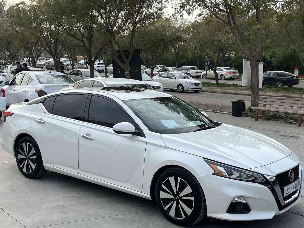 nissan altima 2019 SL
مواسەفات کەندی بێ بۆیاخ  بێ سارد کلین 
سەقف سلاید 
٥ کامیرا
رادار 
خەتی جادە 
بریک بەسمە 
کوشن خەزن 
کوشن گەرم
سوکان هیتەر 
تەبرید مەرکەزی
٤٢ هەزار میل رۆشتوە 
نرخی ١٩٢ گلا تۆزێ  مەجال
***********

