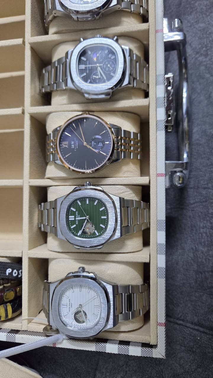 السلام عليكم
ساعات اوتوماتيك + كوارتز 
لمعرفه الاسعار او الحجز 
تفضل خاص او ويتساب *********** 
توصيل لكل العراق
