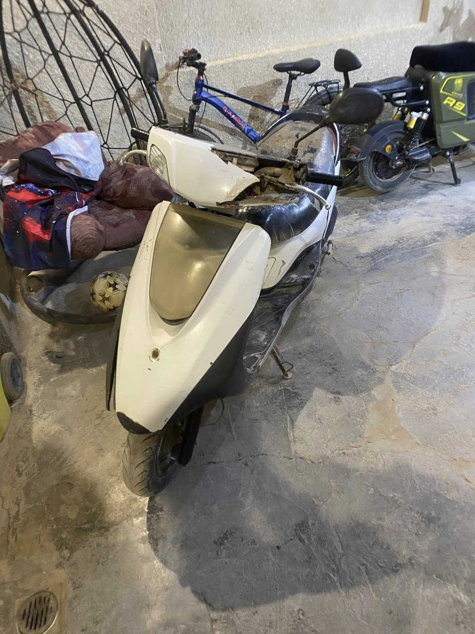 السلام عليكم دراجة بريز للبيع يرادلها بس كفرات وكشن محرك نضيف نكرة الدراجة السعر 250 للاستفسار الاتصال

‭0777 658 8675‬
