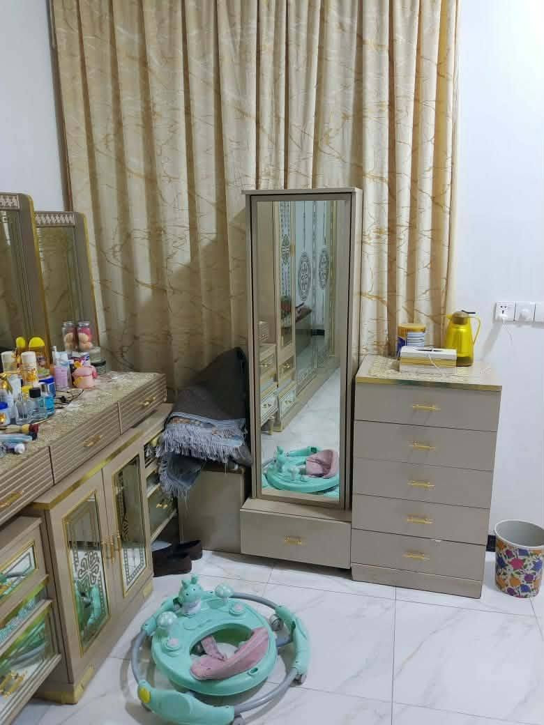 سلام عليكم
بيت للبيع المساحه 240م طابو أسهم بناء حديث طابوق صب كونكريت ثاني بيت عن الشارع العام العنوان شارع السفينه للإستفسار اتصل ***********
