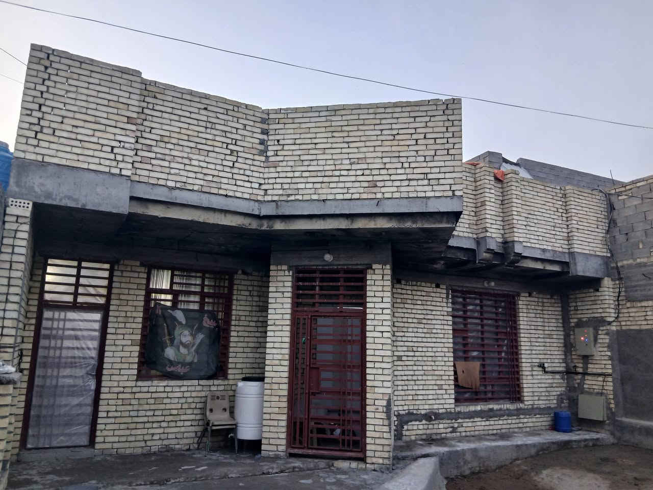 سلام عليكم دار للبيع المساحة 250 متر طابو زراعي سند ٢٥ نقص بياض ورضية فقط خدمات المنطقة كاملة سياحي مقابل شركة زيوت الذهبي للاستفسار اتصال على الرقم ***********
