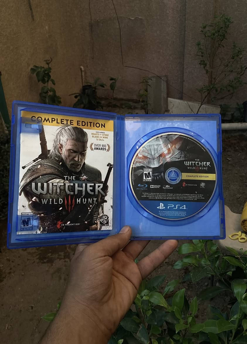 بلاي ستيشن 4 سليم اولاين اوربي ( PS4 Slim Online)
حالة الجهاز : لوك ستيكر ما مفتوح نهائياً (ضمان) نظافة الجهاز كما موضح في الصور .
كامل ملحقات : يدة اصلية لوك ستيكر،كيبل (HD) اصلي،محولة اصلية،كيبل شحن اصلي .
نظام الجهاز : نظامة (13.5) ، يجي معة قرص (THE WITCHER) وحساب بي لعبتين .
مساحة التخزين : واحد تيرا بايت ، 1T
ملاحظة : الجهاز ضمان من كل النواحي ، شرط الفحص!
السعر : 270 الف ، وبي مجال بسيط لطيبين ❤️.
تواصل : على الصفحة او واتساب من خلال الرقم (***********)
 *توصيل ما عندي ، مكاني بغداد تريد تجيني او ادز مندوب يستلم الجهاز .
