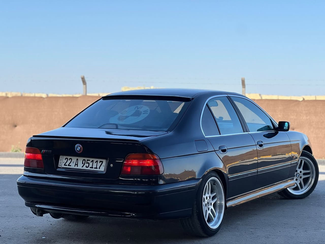صقر e39
فول مواصفات 
1998
تك فانوس 
لاين زنون 
تبريد ثلج 
ABSتراكشن
وبعد مواصفات هواي 
الستفسار ***********
