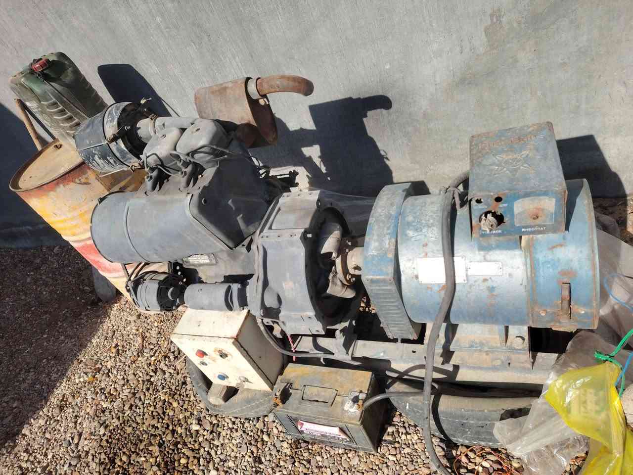 سلام عليكم لبيع مولد دويز 2 بستم ألماني مو هندي ابو صاروخ حجم 912 بم مو طرنبه رأس توليد 15 كيفي 3 فيس شغال جاهز لاصرف ولاتبخير مكاني بغداد ابو غريب 17 ورقه تصال ***********
