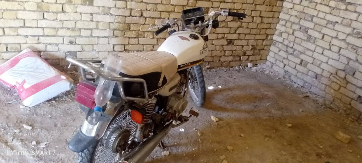 سلام عليكم شباب درجه تايكر للبيع السعر 5500الف  وراق كلش شغال رقم ***********
