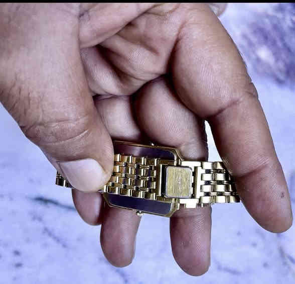 السلام عليكم ساعه لونجين رسمي سويسري باتري 
السعر ٢٠٠  بغداد ***********
