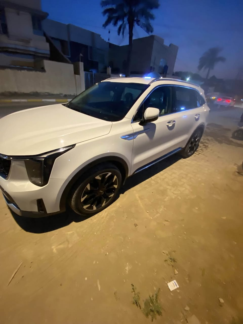 السلام عليكم 
سياره نوع كيا سورينتو للبيع
السياره جديد ونضيفه جداً مال جناي
ماشيه 50 ألف km
موديل 2024 رقم انكليزي بغداد حديث تحويل ثاني يوم ماخذيها من مالكها مباشرةً سنويه 2031.
ويا بصمتين مال شركه وكتيب
المواصفات…
كير ماوس الحديث
داتاشو(عرض العداد مال الكيلو متر في الشاشه)
تشغيل عن بعد مري شفط وجنطه كهربائيه
وشاشه تحكم حديثه مانع انزلاق شحن لاسلكي كراسي كهربائيه تبريد ثلج 
المحرك 6سلندر 7راكب
مكفوله كفاله عامه من كلشي مع سونار 
تخم تاير جديد
نضام السبورت 
ونضام السياقه الذكيه
ونضام الاقتصاد
السعر /295 ورقه وبيها مجال 
العنوان بابل/حله/مركزالمدينه/النزيزه او الخسرويه قرب مقام الامام الحارث 
رقم الهاتف للأستفسار
(***********)
أبو أحمد…
