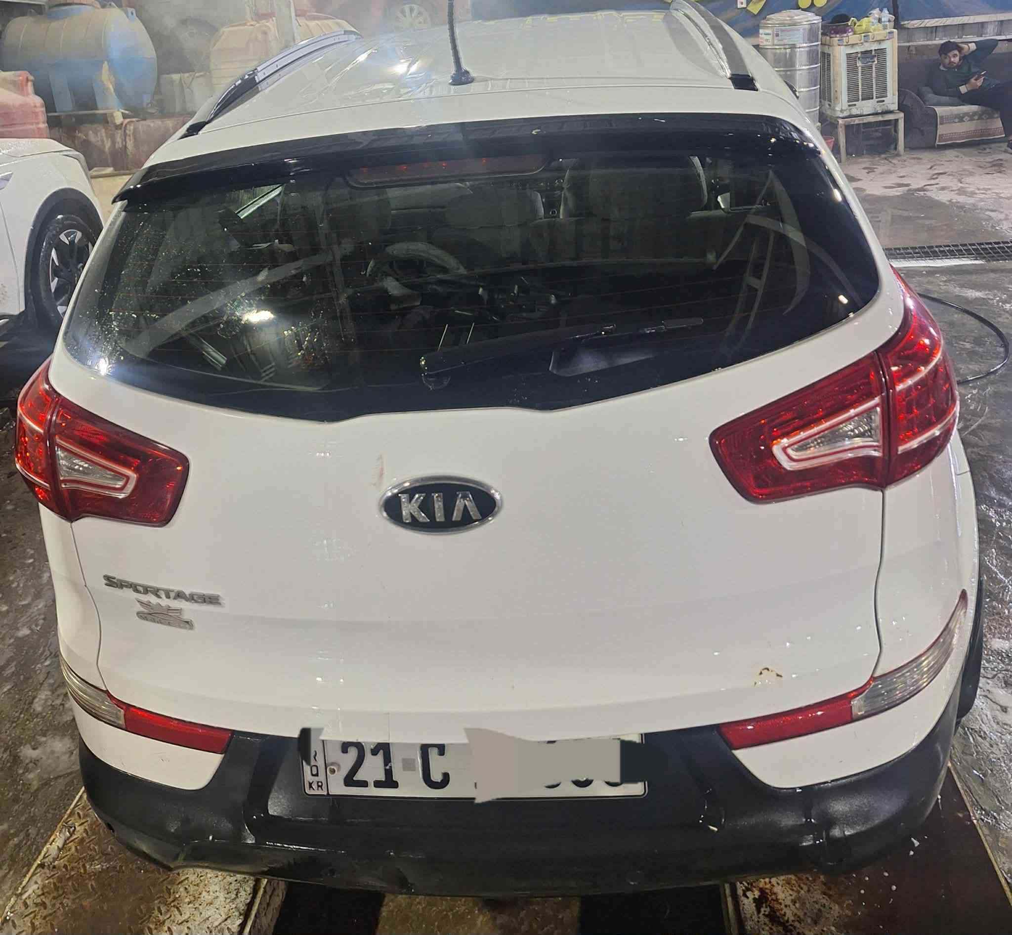 التفاصيل 
موديل ٢٠١٢ 
ماشيه ١٧٢ 
بيها بارد على كد شبرين الجاملغ الخلفي عكس السايق بالصور ورصعات ٢ لو خفيفه مامبينه الي يحب يسويلها سونار حاضر 
تبريد كير مكينه مكفولات 
رقم السيارة سليمانيه بااسمي 
مكاني بغداد الاعظمية رقم الموبايل ***********
