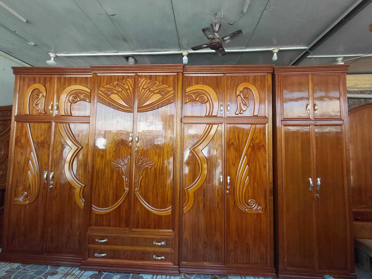 غرفه نوم ام السته طابقين داخل وخارج صاج ضهر جرجوبه زاويه كنتوري خمسه ملم مع ميز هديه عنوانه كوت حي الجهاد شارع النجارين نجارة ومعرض الحجامي الاتصال او مراسلة الصفحه ***********
