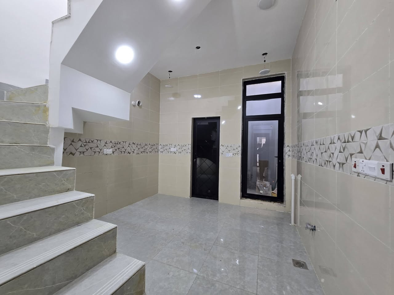 🏡 دار جديد للبيع _السيدية خلف جامع إبراهيم الخليل
📐 المساحة: 50 م²
🛏 3 غرق نوم
📍 موقع درجة أولى
💰 السعر: 240 مليون دينار عراقي (قابل للتفاوض)
📞 للاستفسار: (رقم الهاتف)
      ***********

