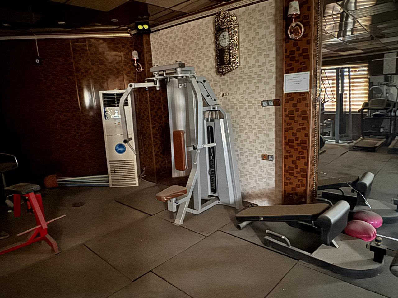 قاعه كامله للبيع ( شكو شي بالقاعه للبيع ) ما ابيع مفرد ابيع كامل بسعر مناسب المكان البصره / المعقل للاستفسار ***********
