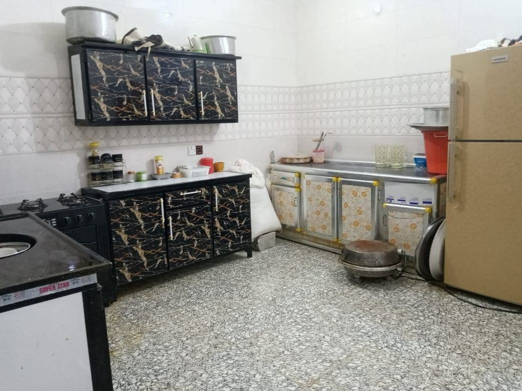 يالله سلام عليكم بيت للببع زراعي مقبيل البراز من جهت الشفيج مساحه 200 متر غرفتين وصاله وستقبال حصيات دخليه وخارجيه للستفسار بيه واتس ***********7
