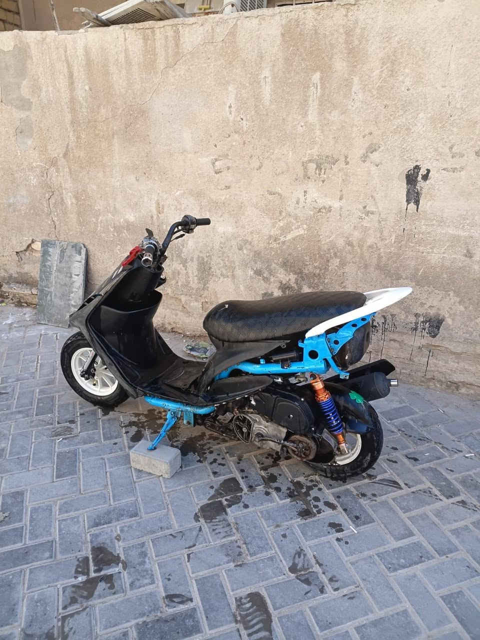 السلام عليكم للبيع درجه ماكس عدله مال لعب  مكينه    و معدل ابيع كوم حديد تجي تحمل وتروح شغله ٢٧٥ وبيه مجال مستعجل على بيعه  مكاني بغداد الشعب ***********
