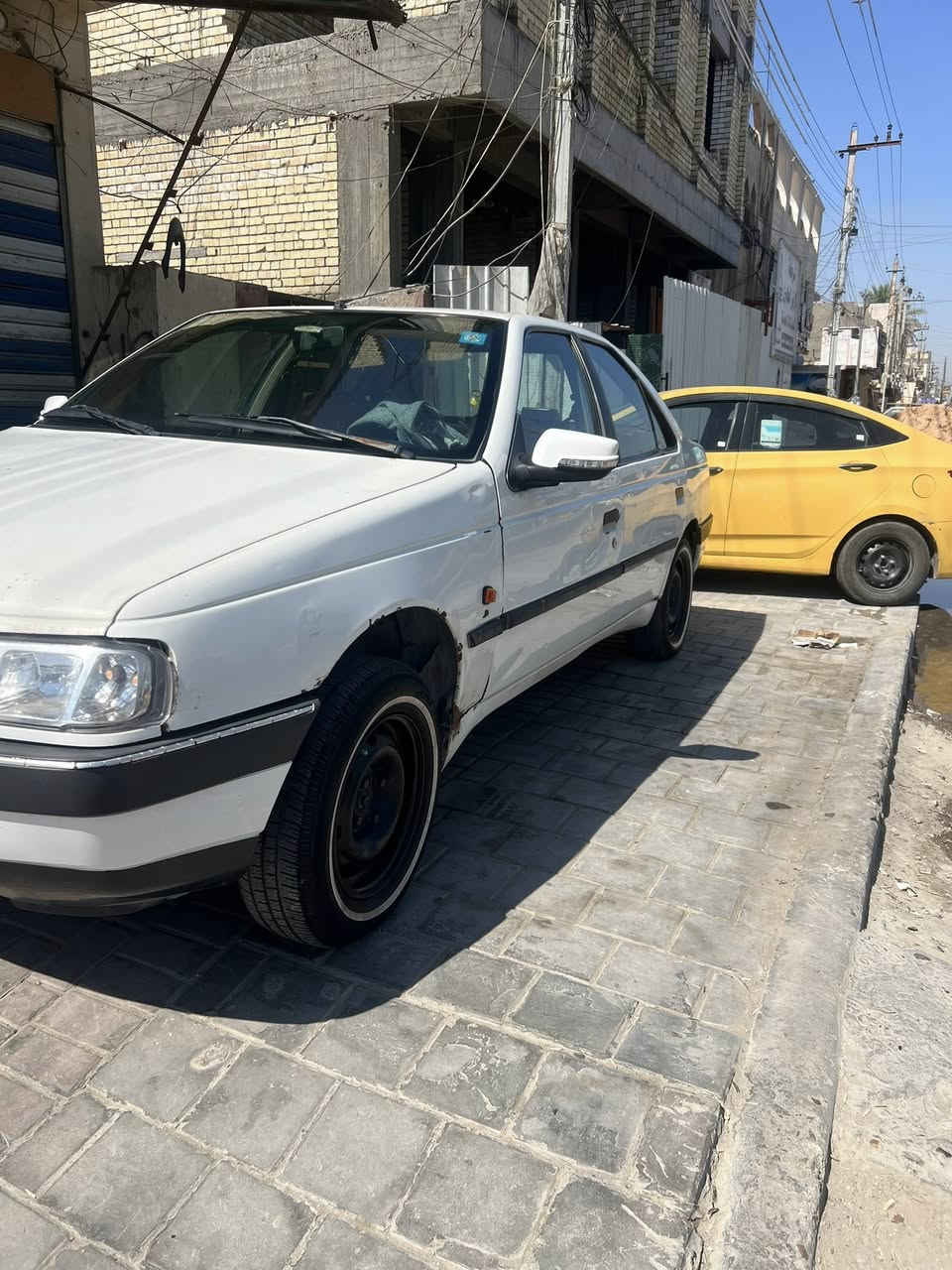 السلام عليكم
بيجو 405 
الموديل 2009
سيارة نضيفة 
مكينة وكير خير من الله 
تخم تاير جديد 
صدر جديد
السيار خير من الله 
مابيها أي نقص 
بس التبريد 
السعر ٣٥وبيها مجال 
العنوان بغداد 
***********
اخوان اني مكلف با النشر هاذ رقم صاحب السيارة
