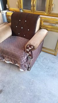 ميز.وثمن.كراسي.وتخم.عشر.مقاعد.المكان.بغداد.نهيت.حيوى.07731809200