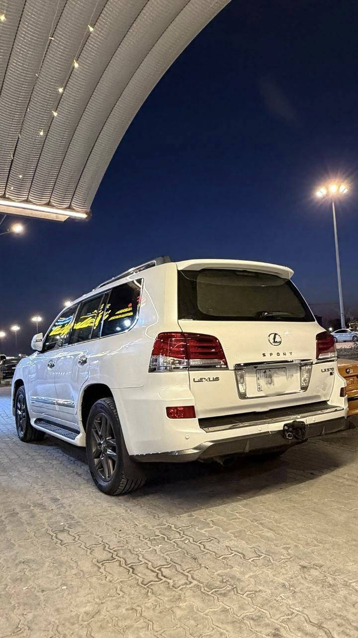 لكزس LX 570 موديل2013
سيارة فخمة جداً بحالة ممتازة، استخدام نظيف 
• المواصفات:
الموديل:2013
المحرك: V8 5700 سي سي
العداد:200,000  كم
• التجهيزات:
بصمة + تشغيل
نظام مانع انزلاق
شاشة + نظام ملاحة
5 كاميرات
رادار أمامي
فتحة سقف
داخل جلد فاخر قرميدي مع تدفئة وتبريد
ثلاجة
نظام صوت مميز
تحكم ستيرن + فوليوم
مرايا كهرباء
باب خلفي كهربائي (جك)
نظام قيادة (Eco / Sport)
حساسات أمامي وخلفي
• الحالة:
بدون صبغ
بارد بجاملغ الايمن
محرك بشرط مامفتوح
 لوك بالكامل
سيرفس كامل بدون أي نقص
4 إطارات جديدة
جاهزة ولا تحتاج أي مصروف

السيارة رقم بغداد انكليزي بأسمي 
السعر 370 وبيها مجال حگ الجية 
السيارة موجودة بالبصرة // للاستفسار +964 772 574 7813


**إذا كنت صاحب هذا الإعلان وتريد حذفه لأي سبب، رجاءا أرسل رسالة إلى الدعم الفني**