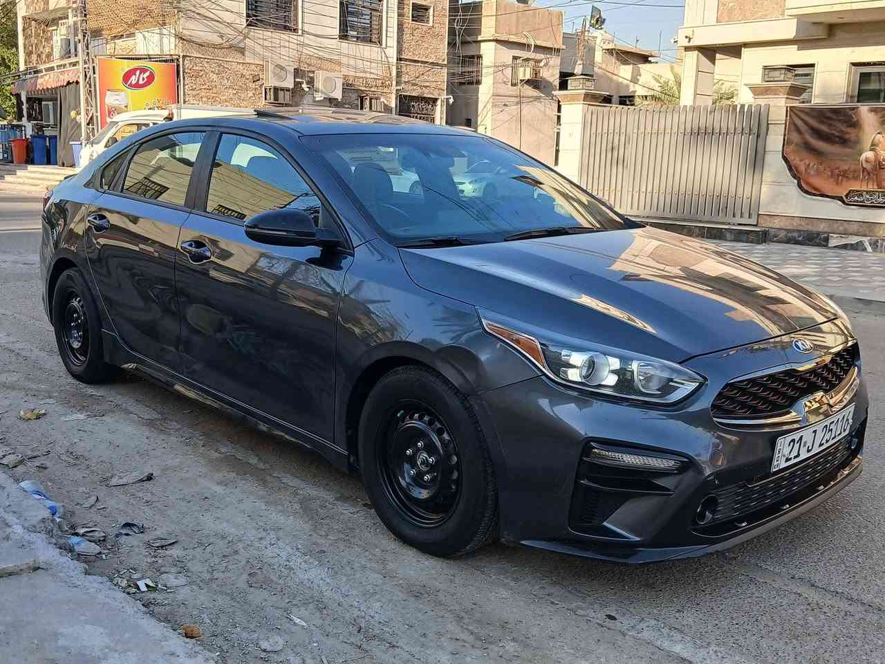 السلام عليكم
للبيع فورتي 
2021
GT LINE
فول مواصفات 
فتحه 
بصمه 
كشنات كهرباء
دوشمه عام 
سستم صوت هارمن كاردن
شاشه كاربلي
درايف مود 
٣ وضعيات قياده 
رادار خلفي 
رادار جانبي 
كروس سرعه 
حادث السياره جاملغ خلفي وباب
صور الحادث والسونار مرفقه
مكان السياره بغداد الجديده
السعر 117 
***********
