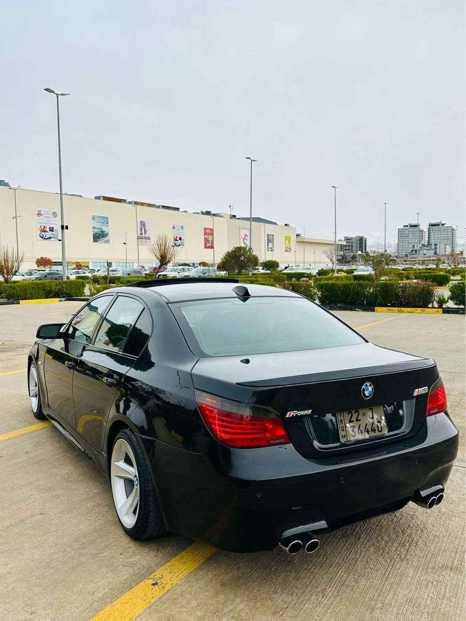 حجم محرك      530
موديل              2008
مواصفات         داتاشو  شاشه كبير   كير ماوص  بصمه صلايت ستائير داخل مشمشي كشن خزن ١٦ حركه 
كشنات كهربائي دعاميات ومرايات مواصفات m 
سيستم صوت امبيفاير  لايتات ليد 
رقم  و سنوية  بسمي وهزه براد جديد للغايه 2030
كير و محرك  وكهربائيات جديد بشرط حتي دهن محرك وكير وانتفريز جديد 
تاخم صدر وامام جديد كاردن واكسل بشرط حتي ازانات
تاخم طاير و ويلات جديد  
تبريد و تدفيئه بشرط مابيها اي نقص 
صبغ  اربع قطعه و داخل شي بصيط عنده 
سعر   ١٢٢٠٠$  و بيها مجال بصيط للطيبين 
رقم تليفون       *********** السليمانية, العراق
