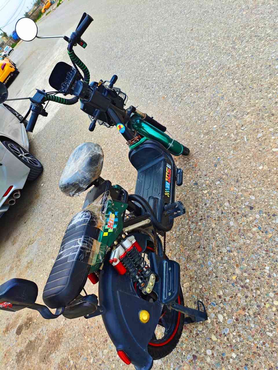 السلام عليكم. دراجه شحن موديل 2024 نوع his مشتري بنهاية 2024 . يجي ويا سويجين وثنين تحكم عن بعد.خمس بطاريات برتقالي اصلي. الاضائات كلهن يشتغلن مابي اي نقص بس المرايه اليسرى تبديل يحتاج. السرعه مالته نفسها والبطاريات قويات كلش. والتايرات كلهم مسويهن جوب يعني التاير دبل جوب وهاي كدامكم الصور. السعر خاص ***********.مكاني كركوك/ المعارض
