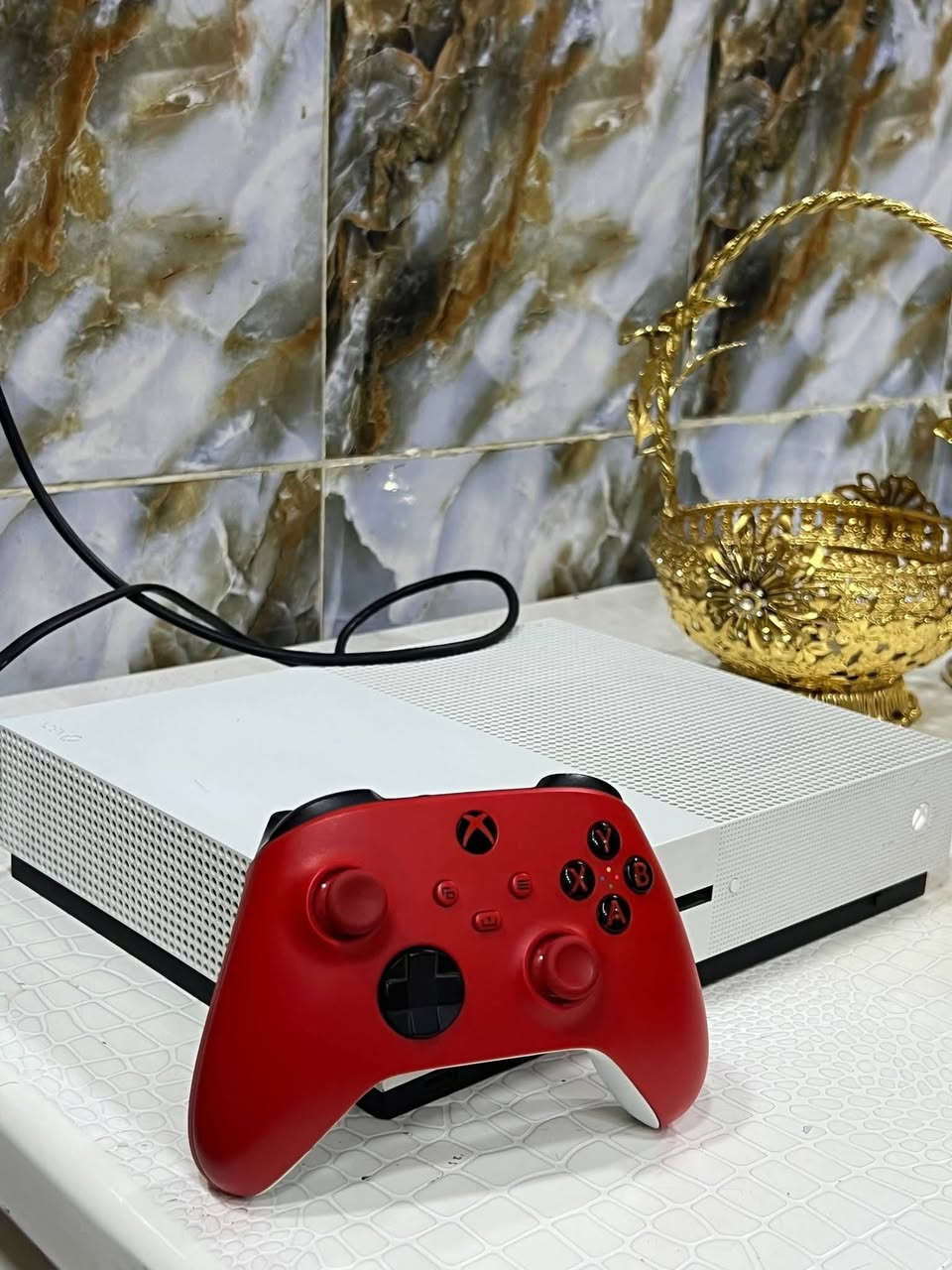 اكس بوكس وان اس ون تيرا لوك ستيكر جدا نضيف 
يدة سيرس يجي وياها بطارية 
حساب كامل بي العاب جدا هواي من ضمنها بلاك اوبس ثري مملوكة وبعد العاب 
يتوفر توصيل لكل محافظات العراق 
السعر 225 و بي مجال قليل 
تواصل واتس ***********
 أما بخصوص الون فات الي نشرته انباع و هل ايام  راح تجيني كم قطعة لوك ستيكر ون فات سعر 125 مع التوصيل  للحجز ***********
 اي جهاز يعجبك راسلني واتس كول الجهاز سواء كان بلي 5,4,3,2,4 
أو اكس بوكس سيريس s,x وان فات أو وان s,x  باندل تيرا نص تيرا مفتوح لو لوك اي شي يعجبك تراسل و نوفرة الك مع التوصيل لكل المحافظات
