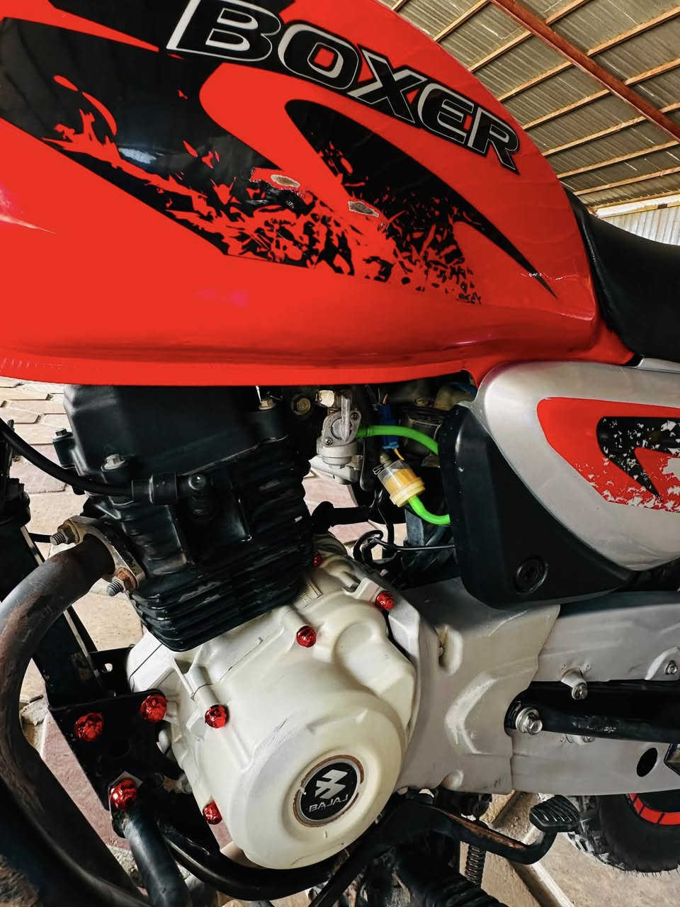 🏍️ للبيع: بجاج بوكسر (Bajaj Boxer X150) .. جديدة مال سفر 🏍️
المواصفات والوضعية:
• الوضعية العامّة: الدراجة بحالة الوكالة (جديدة ناصية)، برغي ما مفتوح بيها، ومحركها ناصع ومكفول (ماراكضة ولا متَعوبة).
• الأوراق: أوراقها أصولية كاملة وجاهزة للتحويل.
• الممشى: ممشى حقيقي قليل جداً وعداد بلادها نظيف.

• الإطارات والويلات بحالة ممتازة  وتوايووة جوبلس

الدراجة مال سفر، اقتصادية جداً بالوقود، ومتانتها معروفة بالخطوط. تشتري وتقعد وراسك بارد.. ما تحتاج غير تشغل وتتوكل.
•مكاني ناصرية مركز
***********
وتساب
