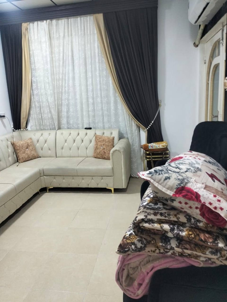 دار للبيع زراعي بستان ملك صرف مساحه ١٣٠ م واجهة ١٠ شروق تام طابق ونصف الطابق الاؤل غرفتين نوم واستقبال و هول ومطبخ وصحيات الطابق الثاني غرفة نوم وبيتونة بعد جامع أنوار طيبه السعر ٩٠ مليون قابل للتفاوض للإستفسار الاتصال على الأرقام ***********
***********
ابو سيف 
ابو شهاب ***********
***********
أو مراجعة المكتب نهاية سايدين المضخة مقابل مجمع شقق الحدباء مكتب ابو شهاب للعقار وقت الاتصال من الساعه العاشره صباحا إلى العاشره مسآء وشكرا
