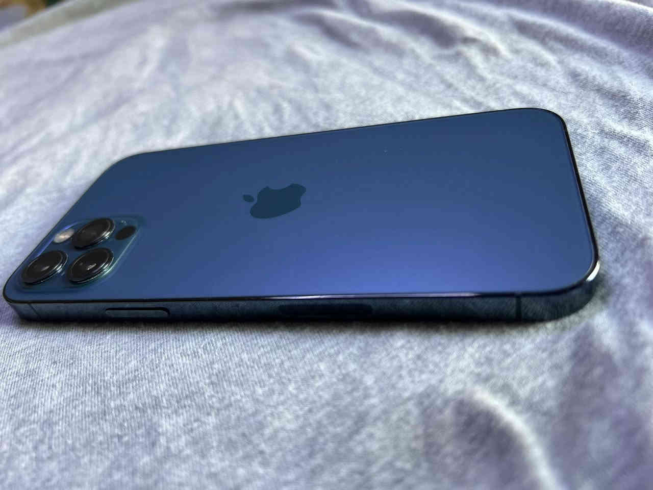 ايفون 12 برو وتر ممفتوح سعر250 قفله 
جهاز ذاكر 256 
بطاريه86
مكاني بغداد *********** تخطي
