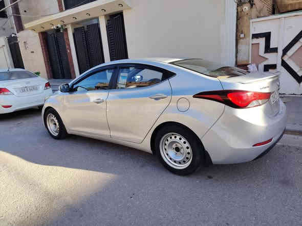 سلام عليكم مستعجل موديل 15 بيهه  صبغات بدون ضربه بدون تبديل السياره مال جناي السعر ٩٨ الرقم ***********
