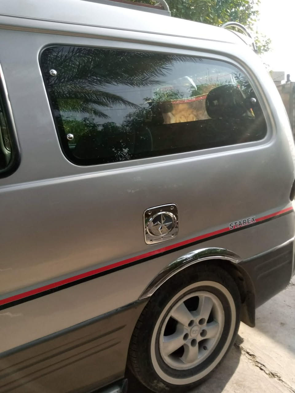 سياره استاركس للبيع موديل 2006 كير عادي تبريد تدفيه شغال تخم تايرات جديد صدر أمامي  خلفي جديد كهربايات شغال خير من الله العنوان ديالى خانقين  السعر 90 أو بي مجال بسيط   رقم موبايل ***********
