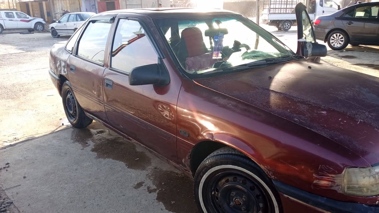 اوبل فكترى موديل 1989 محرك 2000 كر ومحرك جديد  السياره نضيفه عايزه كم شغله وبس  للعلم بلادي مامصبوغه ابد   رقم الماني تحويل مباشر مشروع وطني حرف الالف( أ) السعر خاص او رقم الوتساب  ***********
