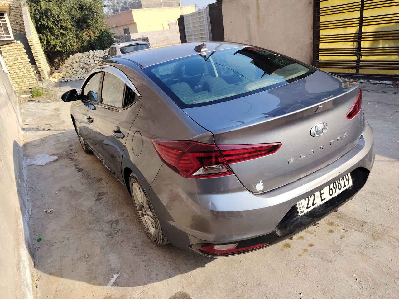 السلام عليكم الانترا ٢٠١٩ بدون حادث ليبل واحد السياره جاهزه سعر١٢٥ وبيها مجال
***********
