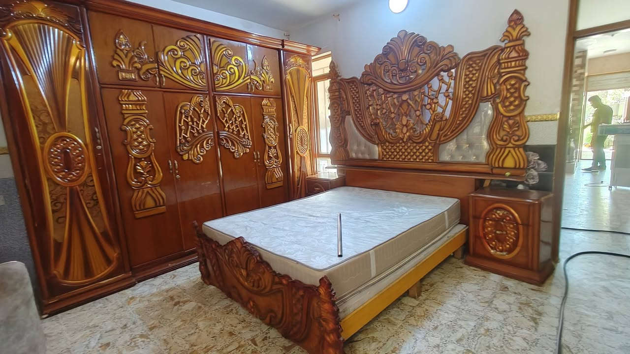 غرفة نوم عراقي مستعمله مكانها الشرطه الخامسه اخت الجديده مابيها ضرر 
***********
