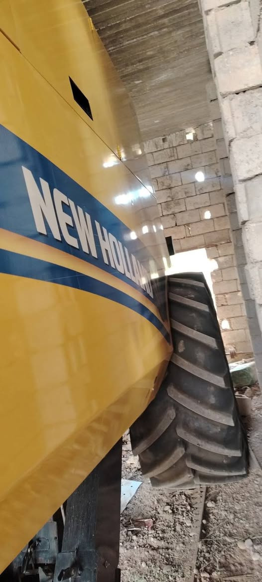 سلام عليكم نيوهلند. 5.80 TC اوربي موديل 2015 طبله 20 قلاب نضافه خير من الله شوف العين انضف بعد 5 بلم دبل درام. فول موصفات  هيدرو. تايرات حرفش. عالي مكفوله عام السعر 11دفتر وبيها مجال بصيط   *********** //***********
