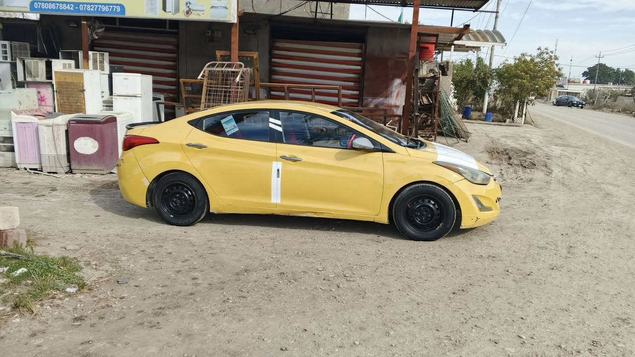 البيع او مروس حسب القناعة        السلام عليكم موديل 2012 محرك وكير مكفولت تخم تير جديد بتري جديد السياره جهزه كهربية  كله شغال مكاني بابل محاويل هيه وغرمات مصفره شرط التحويل خليجيه السياره تبريد قطعتين مامتوجد عله فيس *********** السعر 85وبيه مجال
