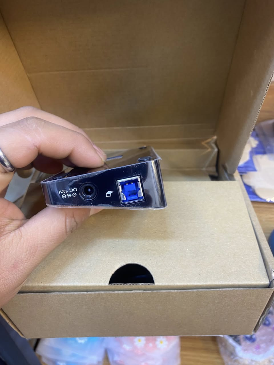 سلام عليكم محوله حاسبه بيها ٧ منافذ واكثر
تواصل ***********
