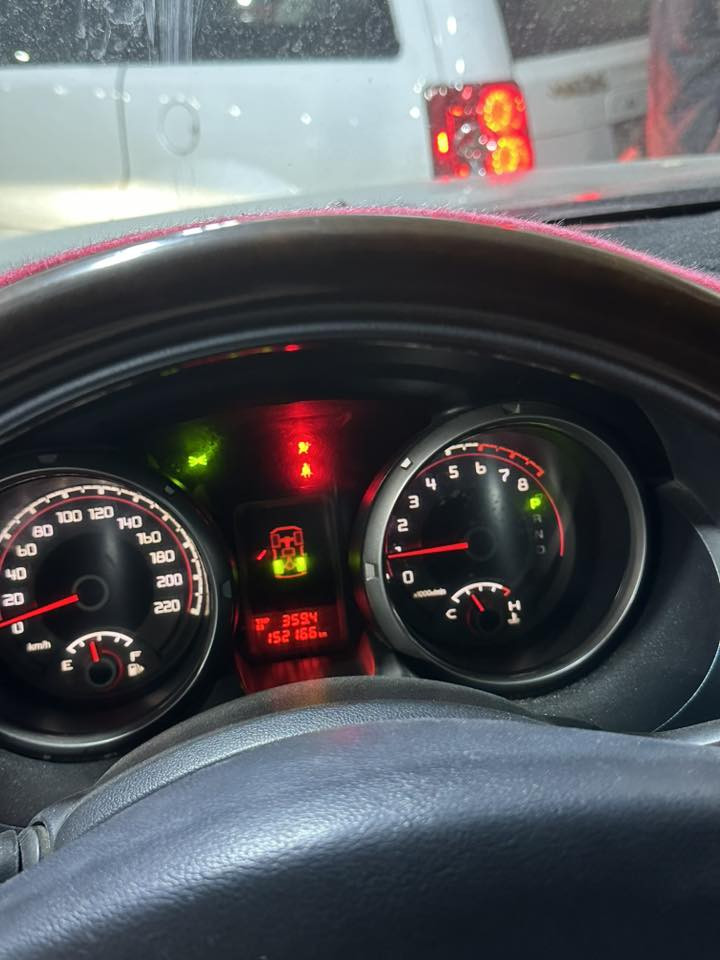 السلام عليكم باجيرو 2014 حبتور لون اسود  
(بدون حادث)مكينة 3500 المرغوب حساسات خلفية بيها صبغ (بسبب الجراد) بنيد وجاملغات وتكم وكصه القماره
فتحة قمارة سلايت 
لايت زنون 
مري كهرباء+اشاره بالمري 
فور ويل ودبل كير 
كروس سرعه 
تحكمات ستيرن 
كامره خلفيه 
ثلاث قطع تبريد 
كشنات جلد
وباقي تفاصيل الحبتور معروفه (رقم انكليزي الجديد البصره) 
صدر امامي وخلفي جديد كامله السياره مابيه اي نقص 
140$ وبيها مجال
مكاني بغداد الجديدة ***********
