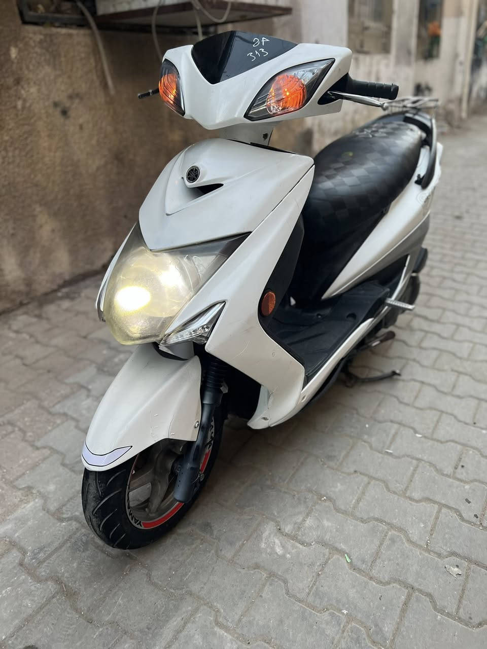 دراجه سكنس لد جديده مال رمبه نوزل خطين مكينه ناعمه شلعه معدل ربع نكره كفرات اصليه كهربائياتها كلها شغاله دراجه جديده مكفوله اي نقص مابيها السعر 800 الف  محتاج العنوان بغداد الكرخ رقم ***********
