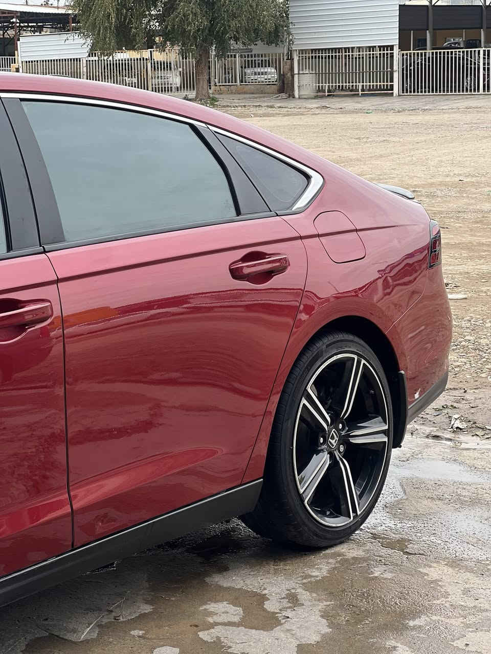 سلام وعليكم هونداي اكورد موديل 2024 السياره ضرر جاملغ وبنيد بدون دواخل ولا شاصي بنيد بلادي بس مصبوغ السياره جاهزه ولا كلوب بس مال ايرباك وبيه ال طخه بين البابين بعده ما مصلحه ومبينه بل صور صدر كير ومحرك درجه اوله السياره جديده ماشيه 11الف ميل او 18الف كيلو متر سياره فول سبورت رادارات شغاله سياره معايزه الف مكاني سامراء رقم السياره بغداد تحويل ثاني يوم السعر اب 185 وبيه مجال بسيط وماكو هيج سعر لل استفسار اتصل ***********
