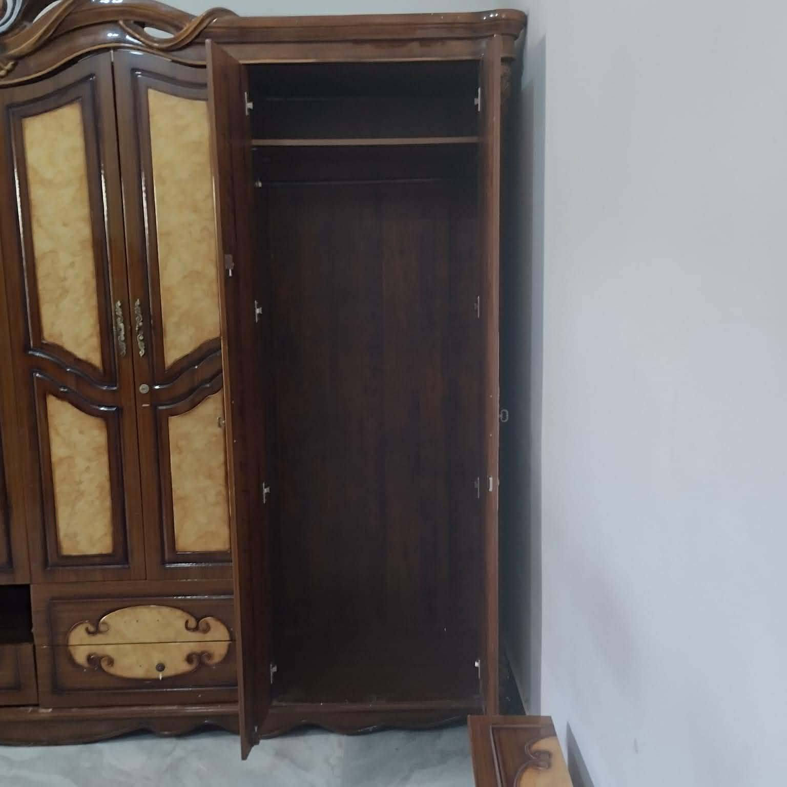 غراض للبيع كلمن وسعرة . روح افحص اتاكد شيل أخذ بالعافية 
الكنتور 4 بوب يعادل 8 بوب تكمة ثگيل مابيه عيب 170 وبيه مجال 

البوفية مترين مابيه ضرر 160 وبيه مجال 

مبردة 80 
فرن 50 
غسالة 250 LG.... 
12 ونص كيلو 

تخم ملكي 130


**إذا كنت صاحب هذا الإعلان وتريد حذفه لأي سبب، رجاءا أرسل رسالة إلى الدعم الفني**