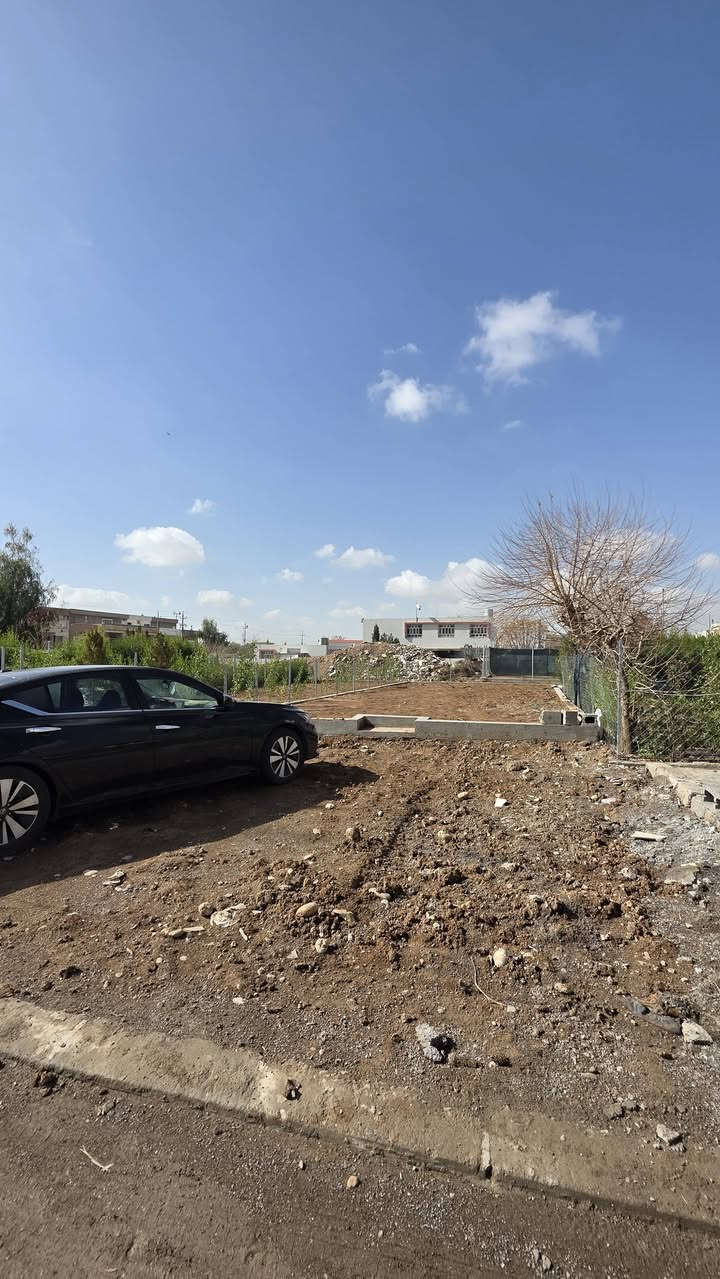 #خانوو_بۆفرۆشتن | #بیت_للبیع

🏠 خانوو بۆفرۆشتن لە 5 حەسارۆك سفرVIP
🔹150 مەتر + پێش حدیقەی رسمی🍀
🔹 2 طابق + بەیتوونە
🔹 5 ژووری نووستن (1 سویت)+دیوەخان
🔹 مطبخ + مطبخ عمل
🔹  2 ھۆڵ 
🔹 3حەمام + 3 مرافق
🔹 دکتی موبەریدە                                                                #ڕووی ڕۆژئاوا
📞 ***********           
🔹 بۆزانینی نرخ ژمارە 1 بنووسە یان پەیوەندی بکە
▫️▫️▫️▫️▫️▫️▫️▫️▫️▫️▫️▫️▫️▫️▫️▫️

🏠 بیت للبیع حی ٥ حساروك سفر VIP
🔹 150 متر  زیرو  گدام حدیقە رسمی 🍀
🔹 طابقین + بیتوونە
🔹 5 غرفەنوم (1 سویت).+استقبال
🔹 2 صالة
🔹 مطبخ + مطبخ عمل
🔹 3حمام + 3 مرافق
🔹 دکت مبردة                                                                          #اتجاە غروب
📞 ***********
📞 ***********
🔹 لمعرفە سعر اکتب رقم ۱ او اتصل
▫️▫️▫️▫️▫️▫️▫️▫️▫️▫️▫️▫️▫️▫️▫️▫️
✰ ئەگەر موڵکەکانتان دەفرۆشن وێنە و زانیاری بنێرن کڕیارتان بۆ دەدۆزینەوە.
