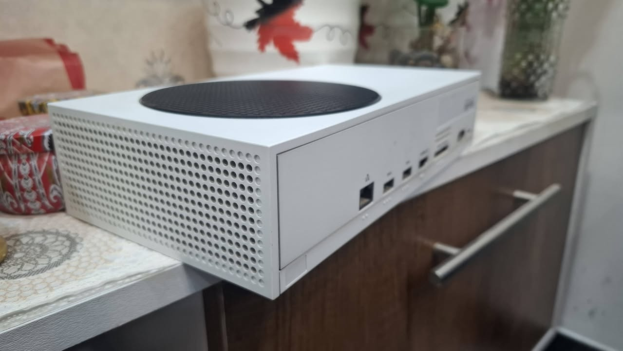 اكس بوكس سيريس اس مستعمل نظافة ١٠٠% ذاكرة 512gb ويا اليدة الأصلية ويه كل ملحقاته

اكس بوكس سيريس اس مستعمل نظافة نفس الي بالصورة استعمال خفيف ثلاث سنوات ممفتوح ويا كامل ملحقاته وكلهن بأفضل حاله محافظ عليهن الجهاز ما بي اي خلل واليده ما بيها اي خلل اخت الجديد ذاكرة 512gb مع الكارتونه وكامل ملحقاتها

السعر 380 الف بي مجالي للطيبين

رقم التواصل *********** 
المكان بغداد الإسكان
