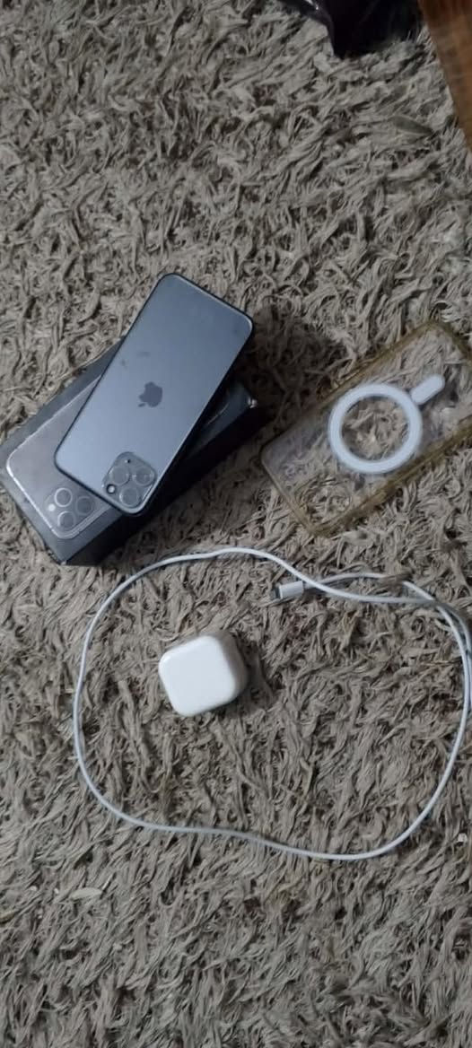 السلام عليكم ايفون ١١ مبدل شاشه وبطاريه اصليات من  الاماني فيس ايدي شغال كاميرا  شغال يدعم تحديث 2026) للبيع او مراوس بايفون شعدك نزل الرقم ***********
