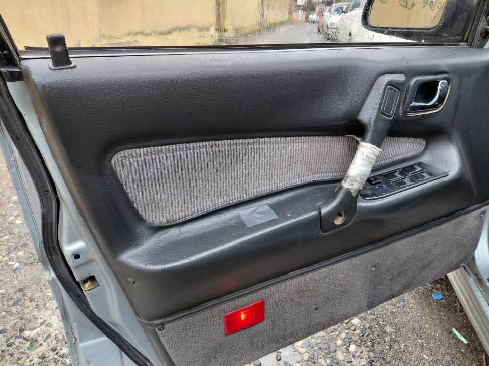 گلاند 1992 
مەکینە گەورە
سویج کۆنترول و ئاوینە کارەبا چوار جام کارەبا
سەنەوی و رەقەم و هەزەی نویە
چوار تایەی تازە 
گێر و مەکینە و تەقەو ڕەقە بەشەرت
یەک دینار مەسروفی تێدا نیە
نرخ 42$ معامەلەیەکی کەم
*********** Singapore
