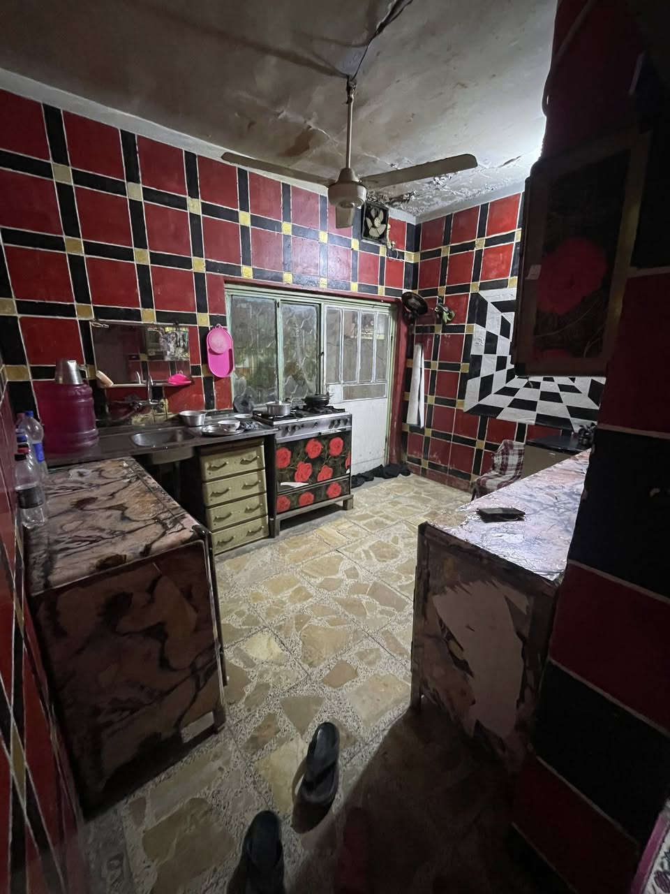 بيت ١٢٠ متر ركن بالخمستالاف بشارع دكتور جعفر الابراهيمي ومطعم السواعد  ثالث بيت بالشارع مقابيل الحسينية طابق ونص 
يحتوي على طرمه استقبال جبيره حولي جبير ومطبخ وغرفة نوم وبي غرفه فوك نفس الجوه 
للبيع 
***********
